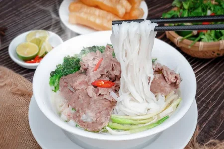 Vietnamese Pho: A Must-Try Dish That Captivates Tourists from the First Bite