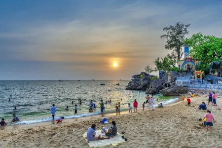 Dinh Cau Beach in Phu Quoc: Come to indulge in the brilliant scenery